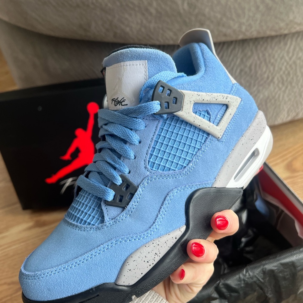 NEVER WORN BEFORE. Jordan 4 UNC